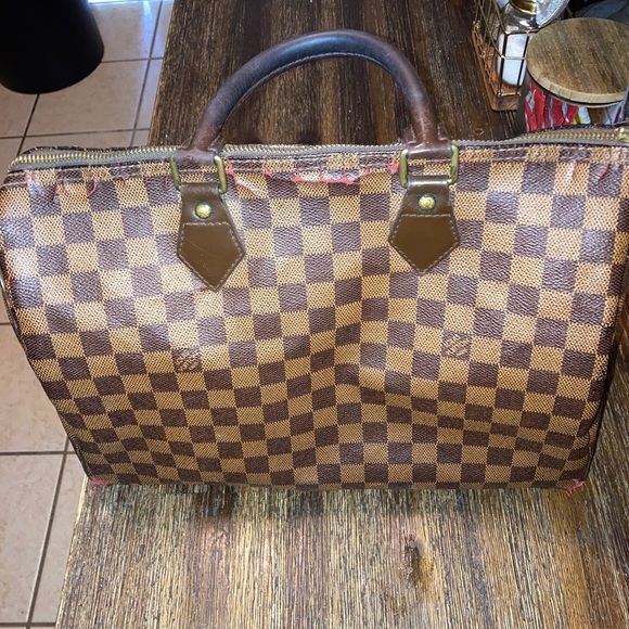 Louis Vuitton purse damaged - Picture 2 of 4